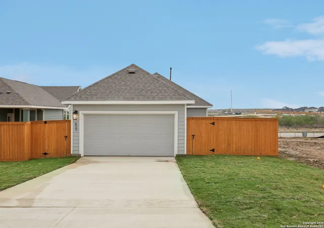 Photo 4 of Single family home for sale at 633 Salamander St, San Marcos, TX 78666 | MLS# 1911841 | Listing updated on 2026-02-27