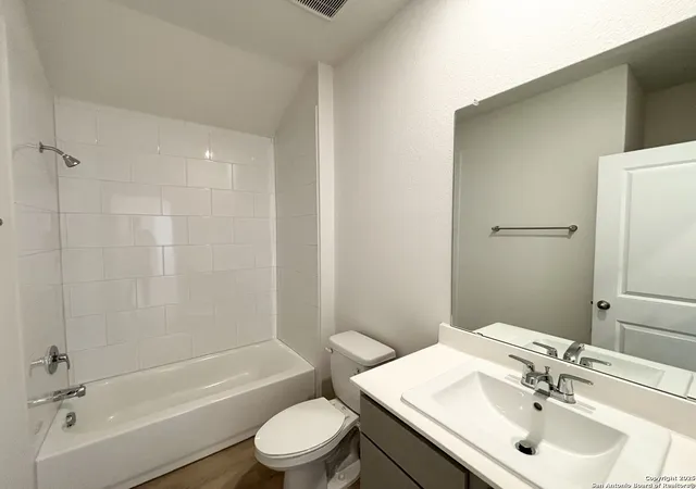 Photo 3 of Single family home for sale at 415 Salamander St, San Marcos, TX 78666 | MLS# 1911858 | Listing updated on 2026-01-23