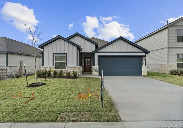 Photo 1 of Single family home for sale at 424 Salamander St, San Marcos, TX 78666 | MLS# 1911867 | Listing updated on 2026-01-23