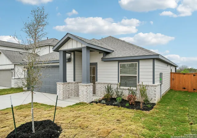 Photo 3 of Single family home for sale at 502 Salamander St, San Marcos, TX 78666 | MLS# 1911873 | Listing updated on 2026-01-23