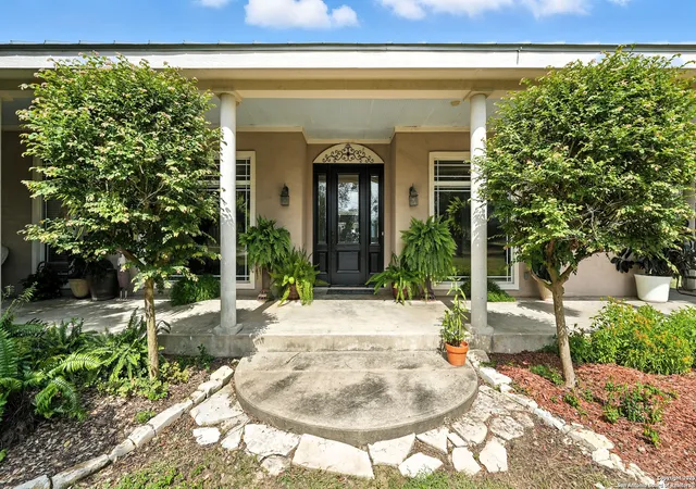 Photo 3 of House for sale at 6246 Fm 108, Wrightsboro, TX 78677 | MLS# 1911908 | Listing updated on 2025-10-12