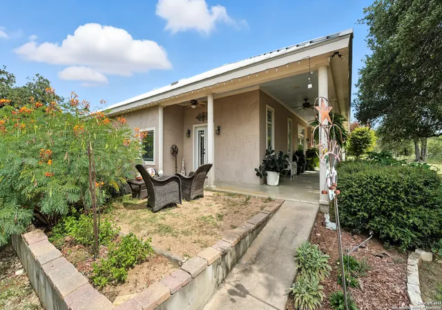 Photo 4 of House for sale at 6246 Fm 108, Wrightsboro, TX 78677 | MLS# 1911908 | Listing updated on 2025-10-12