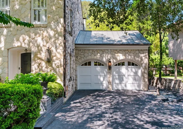 Photo 3 of Sale Pending at 107 Thelma, San Antonio, TX 78212 | MLS# 1911929 | Listing updated on 2026-03-13