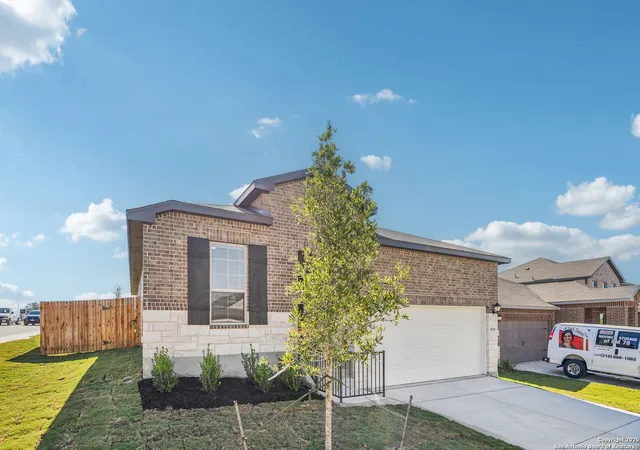 Photo 4 of Sale Pending at 10290 King Robert, San Antonio, TX 78239 | MLS# 1911936 | Listing updated on 2025-11-25
