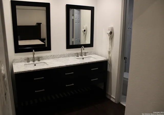 Photo 3 of Single family home for sale at 3002 Shingle Oak Dr, San Antonio, TX 78247 | MLS# 1911961 | Listing updated on 2025-10-12
