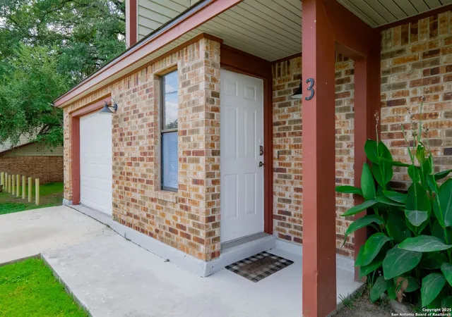 Listing Photo 4 - Condo for sale in building located at 306 Dietert Ln, Canyon Lake, TX 78133 - Unit #103 & 104