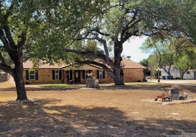 Photo 3 of Sale Pending at 91 Pulliam, Pleasanton, TX 78064 | MLS# 1911969 | Listing updated on 2025-10-20