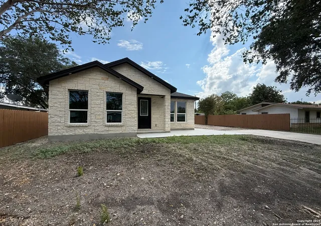 Photo 3 of Sale Pending at 7618 Stagecoach, San Antonio, TX 78227 | MLS# 1912021 | Listing updated on 2025-11-05