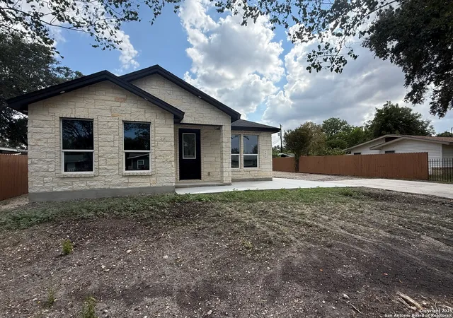 Photo 4 of Sale Pending at 7618 Stagecoach, San Antonio, TX 78227 | MLS# 1912021 | Listing updated on 2025-11-05