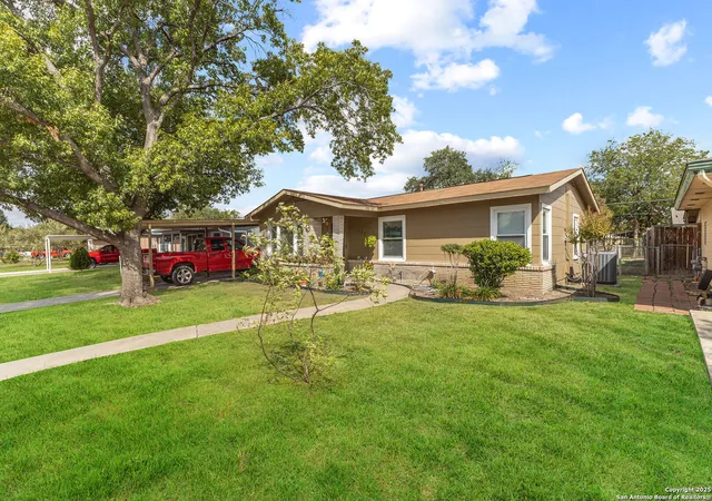 Photo 2 of Sale Pending at 331 Craigmont, San Antonio, TX 78213 | MLS# 1912023 | Listing updated on 2025-11-14