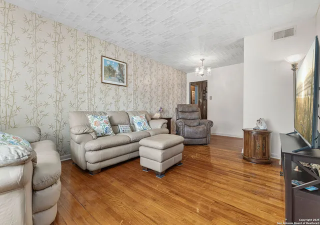 Photo 4 of Sale Pending at 331 Craigmont, San Antonio, TX 78213 | MLS# 1912023 | Listing updated on 2025-11-14