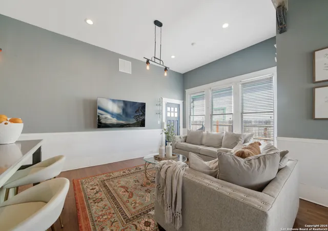 Photo 4 of Single family home for sale at 913 Burleson, San Antonio, TX 78202 | MLS# 1912041 | Listing updated on 2025-10-05