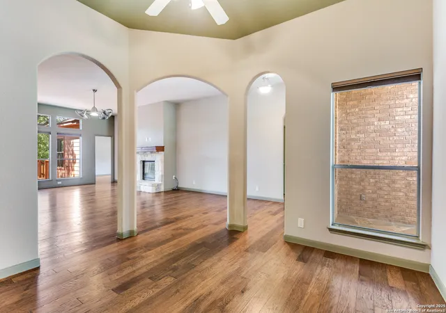Photo 3 of Sale Pending at 27919 Sonoma Ambre, Boerne, TX 78015 | MLS# 1912075 | Listing updated on 2025-11-03