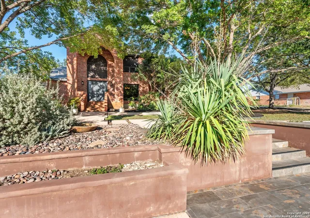 Photo 3 of Sale Pending at 332 Towne Vue, San Antonio, TX 78213 | MLS# 1912084 | Listing updated on 2026-02-10