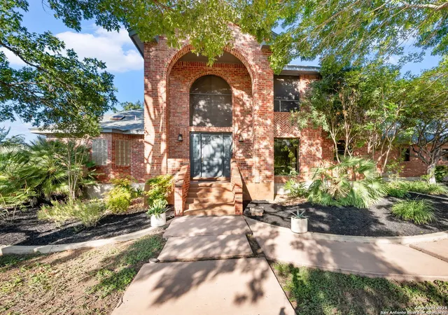 Photo 3 of Sale Pending at 332 Towne Vue, San Antonio, TX 78213 | MLS# 1912084 | Listing updated on 2026-02-10