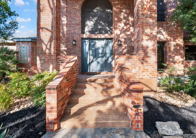 Photo 4 of Sale Pending at 332 Towne Vue, San Antonio, TX 78213 | MLS# 1912084 | Listing updated on 2026-02-10