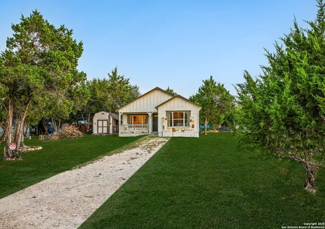 Photo 3 of Single family home for sale at 685 Rolling Hills, Canyon Lake, TX 78133 | MLS# 1912181 | Listing updated on 2026-06-12
