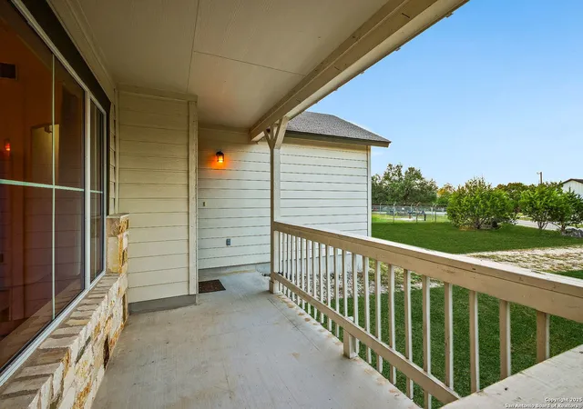 Photo 4 of Single family home for sale at 685 Rolling Hills, Canyon Lake, TX 78133 | MLS# 1912181 | Listing updated on 2026-06-12