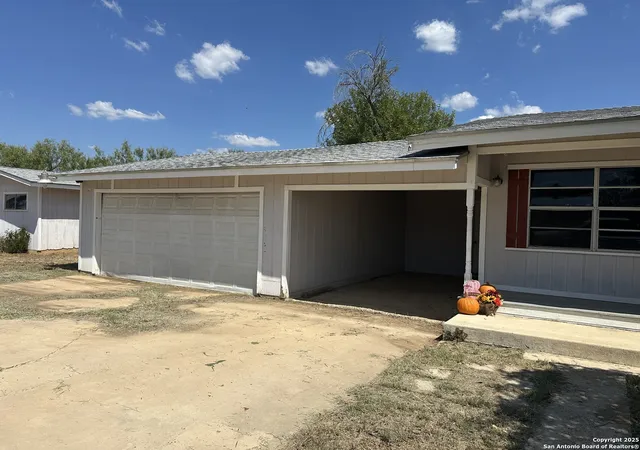 2nd image of 168 S 6th, Carrizo Springs, TX 78827 | MLS# 1912212