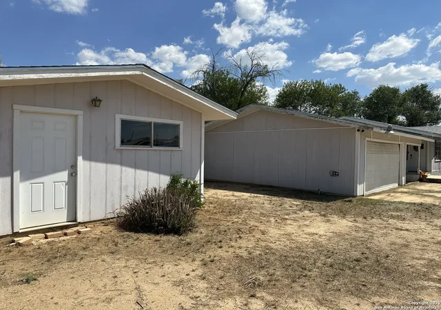 3rd image of 168 S 6Th, Carrizo Springs, TX 78827 | MLS# 1912212