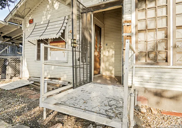 3rd image of 102 S Rosillo, San Antonio, TX 78207 | MLS# 1912226