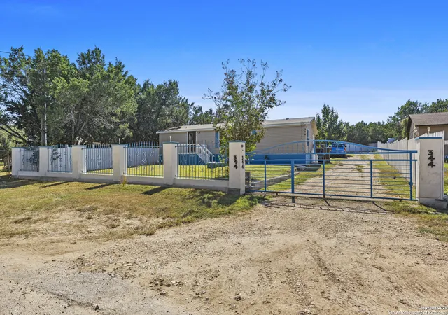 Photo 1 of Single family home for sale at 344 E Clark, Canyon Lake, TX 78133 | MLS# 1912268 | Listing updated on 2026-03-22