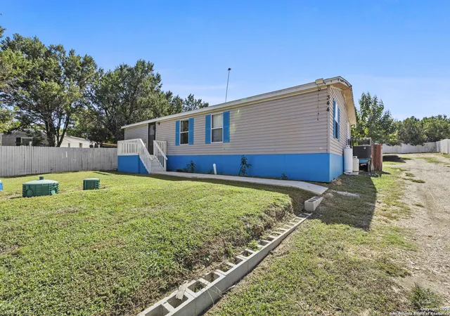 Photo 2 of Single family home for sale at 344 E Clark, Canyon Lake, TX 78133 | MLS# 1912268 | Listing updated on 2026-03-22