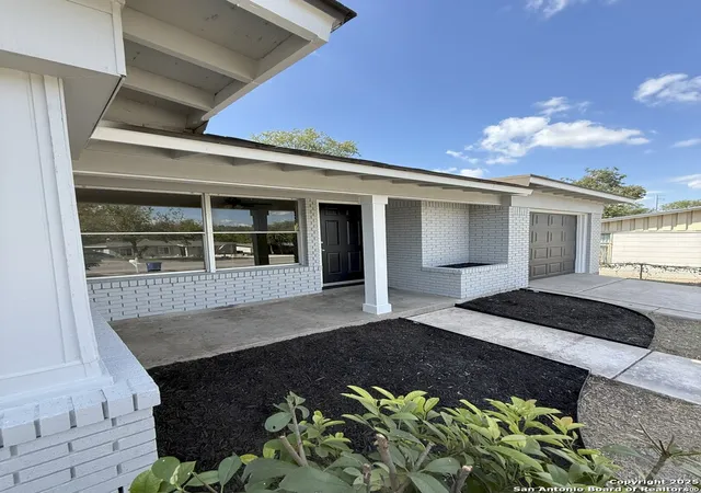 Photo 2 of Sale Pending at 150 Postwood, San Antonio, TX 78228 | MLS# 1912294 | Listing updated on 2026-02-20