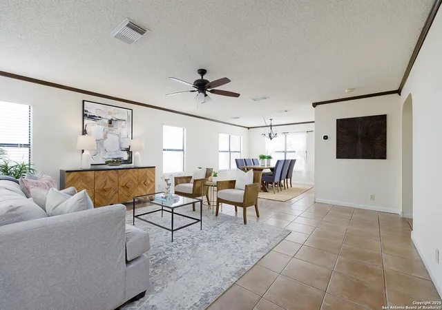 Photo 4 of Single family home for sale at 6326 Maverick Trl, San Antonio, TX 78240 | MLS# 1912298 | Listing updated on 2026-01-17