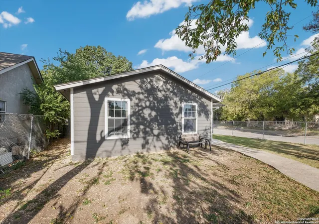 3rd image of 2203 Sw 19Th Street, San Antonio, TX 78207 | MLS# 1912364