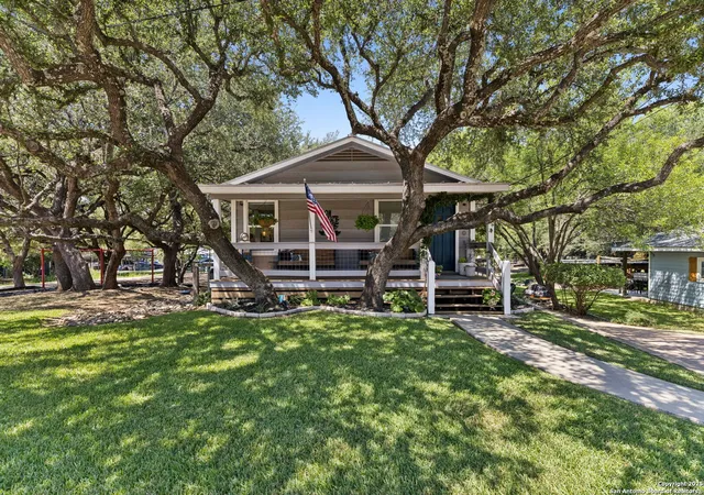 Photo 4 of Single family home for sale at 1001,1004 Shorewood, Granite Shoals, TX 78654 | MLS# 1912377 | Listing updated on 2025-11-10