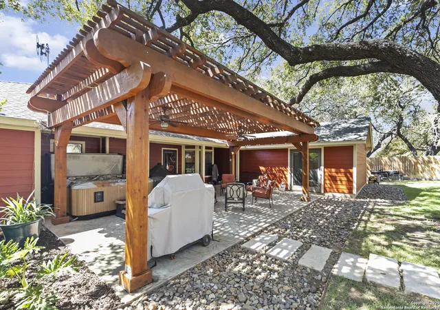 4th image of 606 Ingram, Devine, TX 78016 | MLS# 1912382