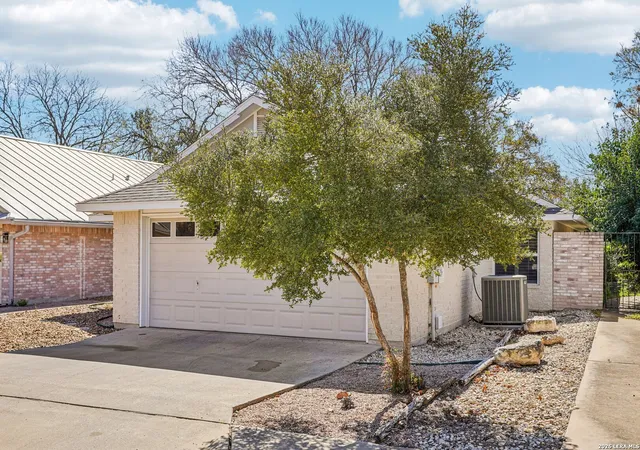 Photo 2 of Manufactured home for sale at 127 Terrace, Kerrville, TX 78028 | MLS# 1912431 | Listing updated on 2026-03-23