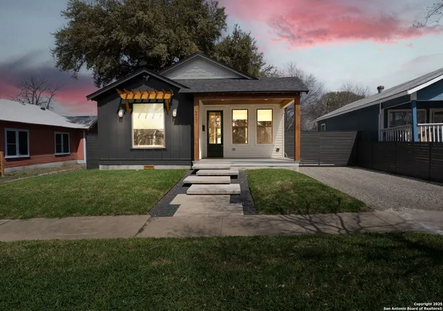 Photo 1 of Sale Pending at 211 Bailey Ave, San Antonio, TX 78210 | MLS# 1912445 | Listing updated on 2025-12-26