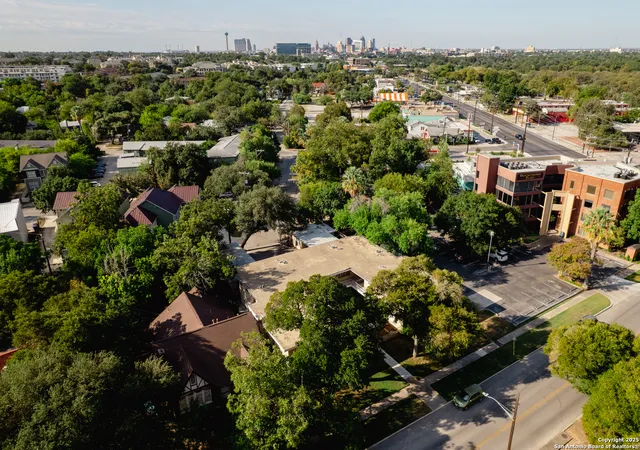 Photo 3 of Sale Pending at 118 Funston Pl, San Antonio, TX 78209 | MLS# 1912457 | Listing updated on 2026-04-08