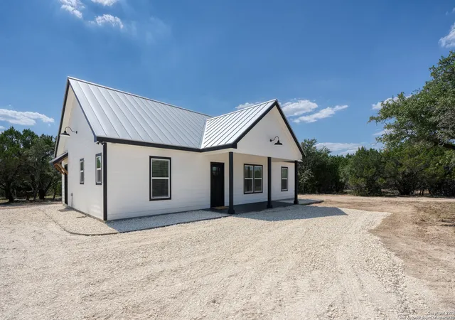 2nd image of 1085 Lakeside Dr, Lakehills, TX 78063 | MLS# 1912490