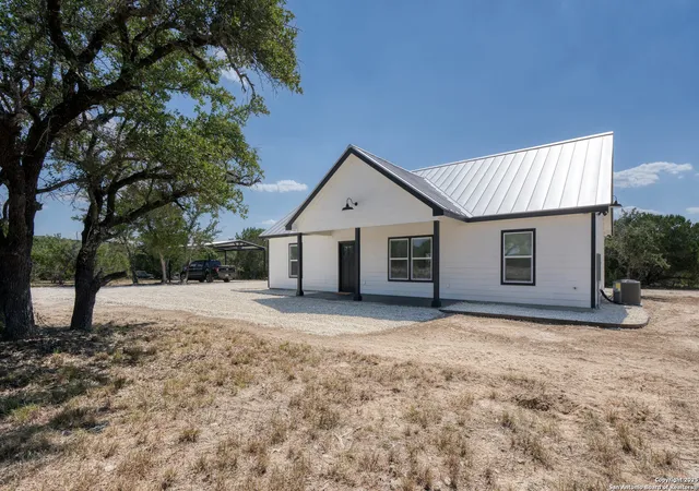 3rd image of 1085 Lakeside Dr, Lakehills, TX 78063 | MLS# 1912490