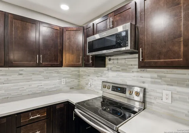 Listing Photo 4 - Condo for sale in building located at 8320 York Dr, San Antonio, TX 78216