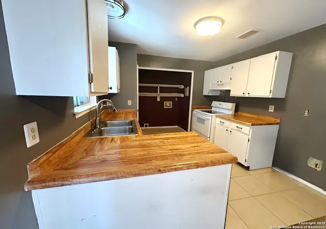 Photo 4 of Single family home for sale at 731 Garden Meadow, Universal City, TX 78148 | MLS# 1912535 | Listing updated on 2026-02-04