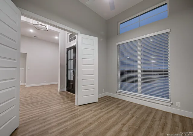 Photo 4 of Single family home for sale at 8572 Benclare, San Antonio, TX 78266 | MLS# 1912566 | Listing updated on 2025-10-14