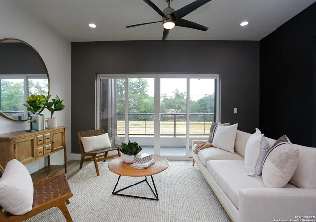 Photo 2 of Sale Pending at 138 E Lachapelle, San Antonio, TX 78204 | MLS# 1912588 | Listing updated on 2025-12-10
