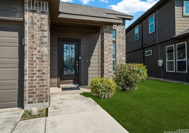 Photo 4 of Sale Pending at 8113 Breezy Cvs, Schertz, TX 78154 | MLS# 1912629 | Listing updated on 2025-10-23