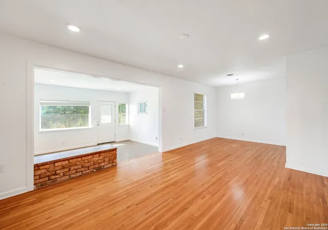 Photo 4 of Sale Pending at 110 Montpelier, San Antonio, TX 78228 | MLS# 1912631 | Listing updated on 2025-11-13