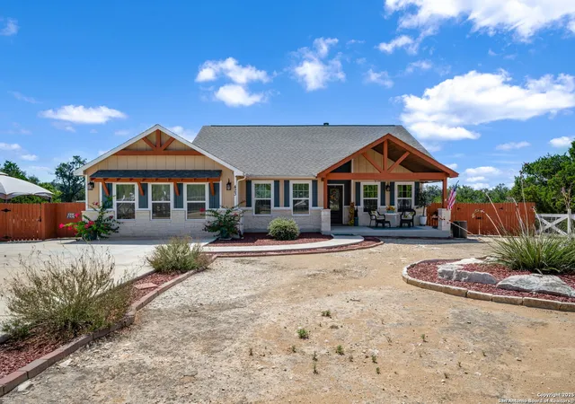 Photo 1 of Sale Pending at 423 Prairie Tea Ln, Canyon Lake, TX 78133 | MLS# 1912643 | Listing updated on 2026-04-21