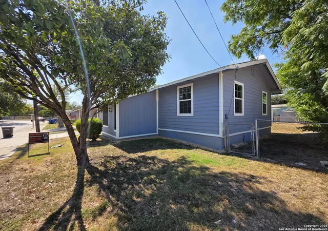 Photo 4 of Sale Pending at 3111 Mars, San Antonio, TX 78226 | MLS# 1912693 | Listing updated on 2025-12-25