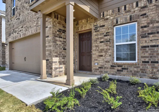 Photo 3 of Single family home for sale at 14914 Telfaire Meadow, Von Ormy, TX 78073 | MLS# 1912702 | Listing updated on 2025-10-14