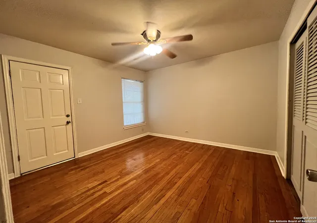 Photo 3 of Sale Pending at 450 Laurelwood Dr, San Antonio, TX 78213 | MLS# 1912726 | Listing updated on 2026-01-17