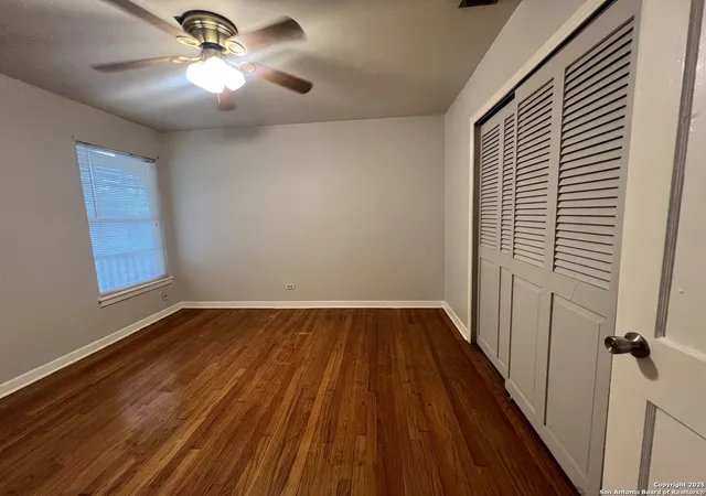 Photo 3 of Sale Pending at 450 Laurelwood Dr, San Antonio, TX 78213 | MLS# 1912726 | Listing updated on 2026-01-17