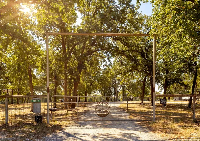 4th image of 15835 E Us Hwy 90, Kingsbury, TX 78638 | MLS# 1912730