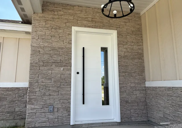 3rd image of 809 N Camp Street, Uvalde, TX 78801 | MLS# 1912797